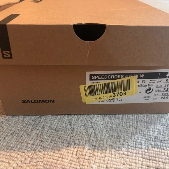 Salomon women’s Speedcross 5 GTX Trail Shoes - Gray and Yellow - Picture 3 of 3